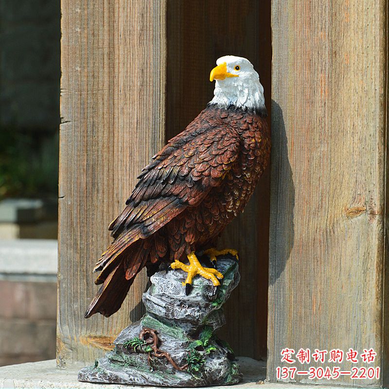 湖州玻璃钢老鹰雕塑——传递自然之美