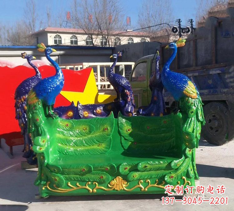 湖州玻璃钢孔雀雕塑给您带来精美的艺术体验
