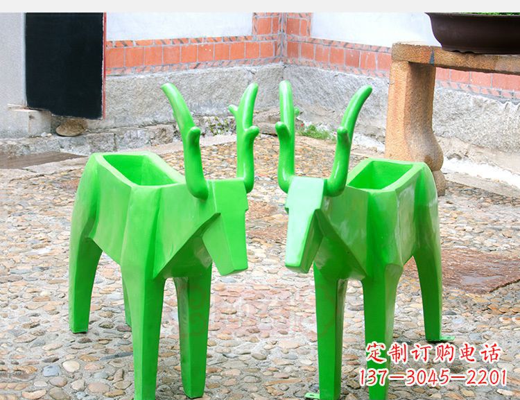 湖州玻璃钢几何花盆雕塑——给动物们一个温暖的家