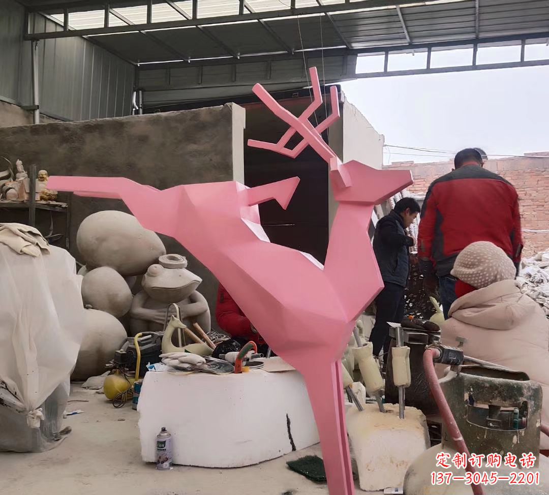 湖州不锈钢彩绘小鹿雕塑艺术与美感的完美结合
