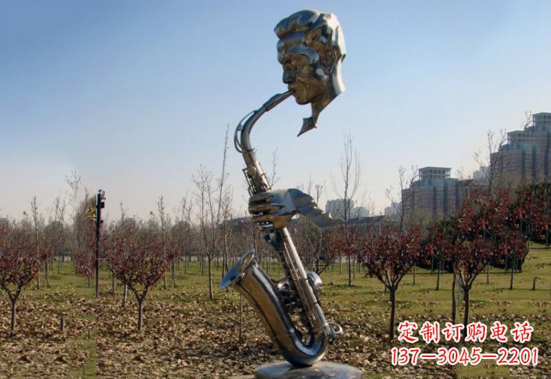 湖州静谧而神秘的不锈钢萨克斯雕塑