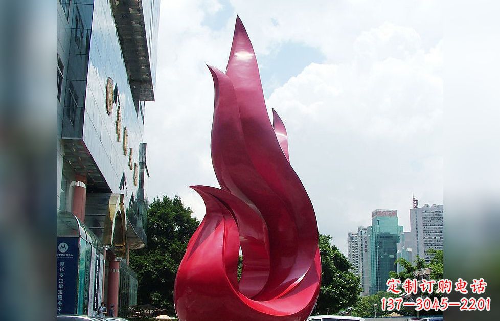 湖州孔雀广场的不锈钢雕塑