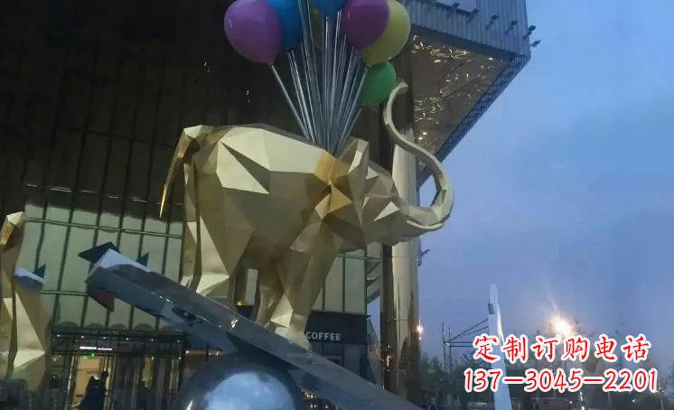 湖州大象踩高跷——点缀城市景观