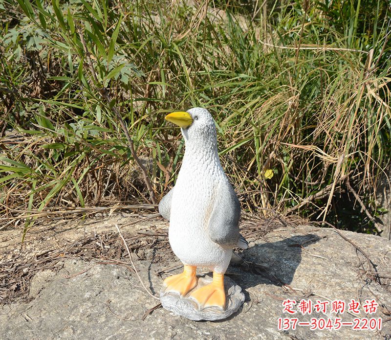 湖州和平鸽雕塑传递和平的美丽象征