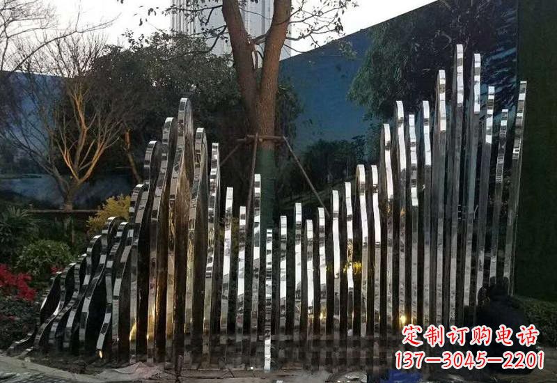 湖州不锈钢公园里的假山雕塑