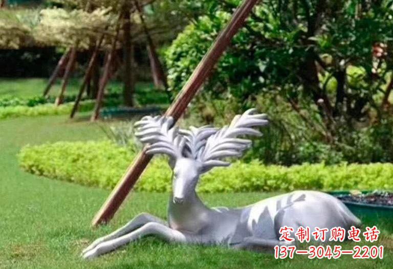 湖州不锈钢公园大角鹿雕塑精致而美丽