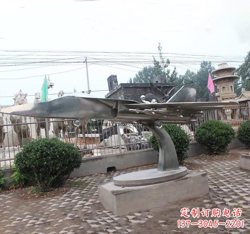 湖州不锈钢飞机雕塑——一种象征着力量与和平的艺术品