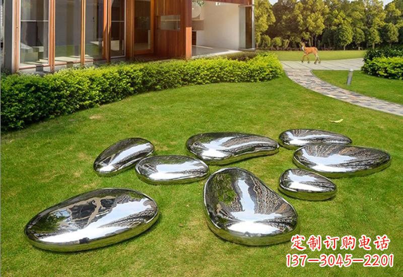 湖州不锈钢公园的鹅卵石雕塑