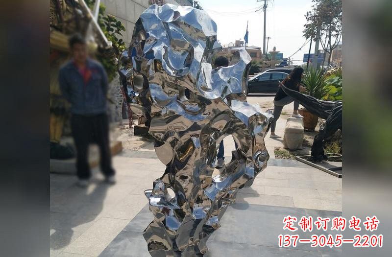 湖州太湖石雕塑——点缀不锈钢公园