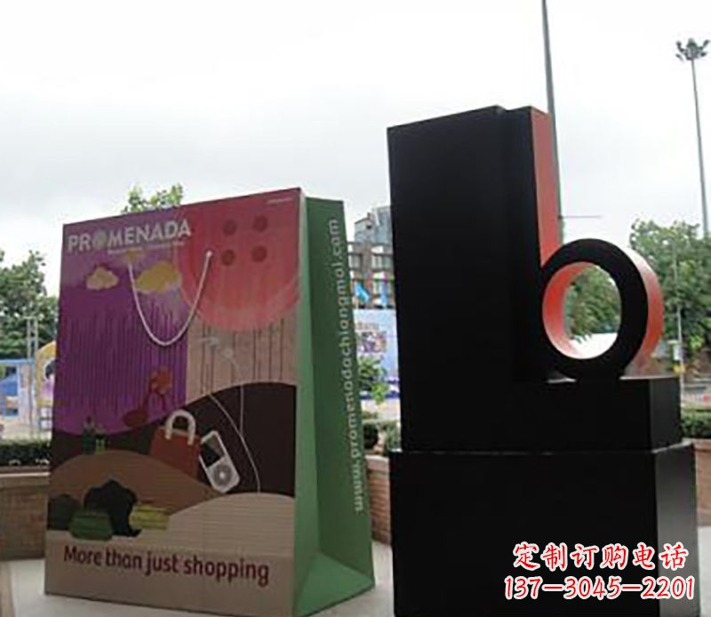 湖州不锈钢购物袋雕塑为公园带来现代风格