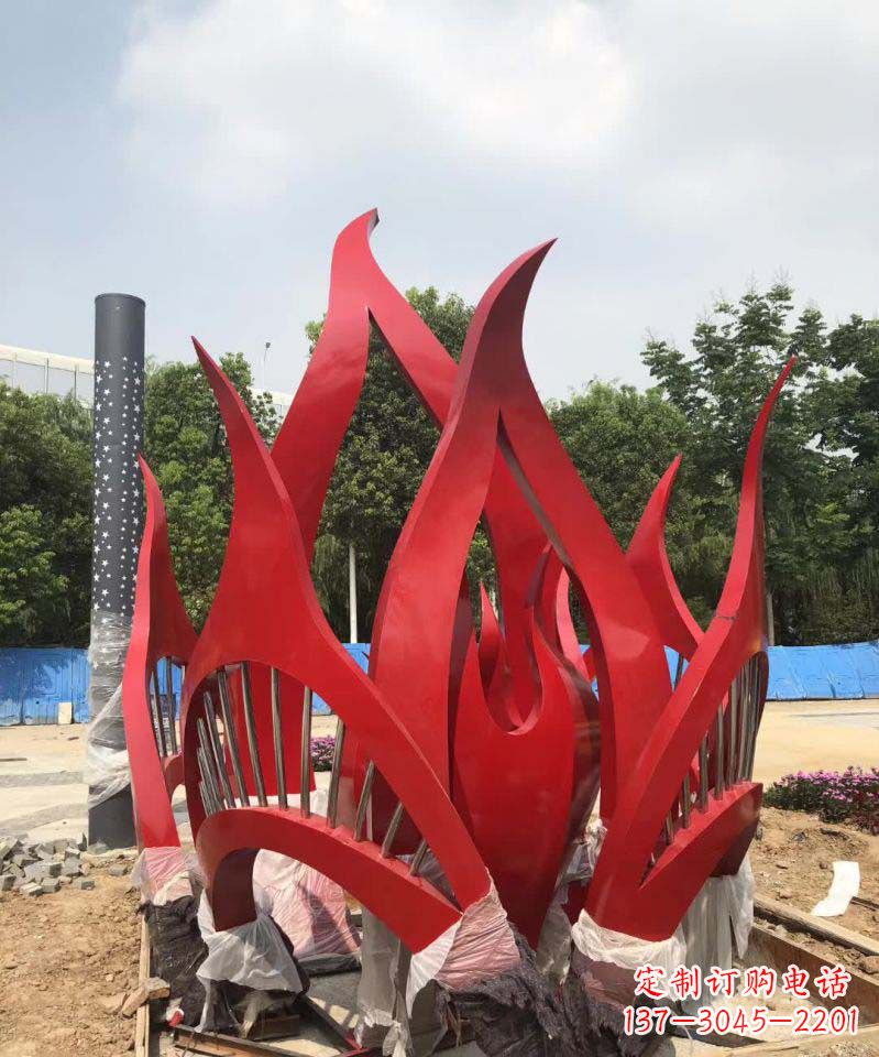 湖州不锈钢树叶雕塑美丽而持久的艺术
