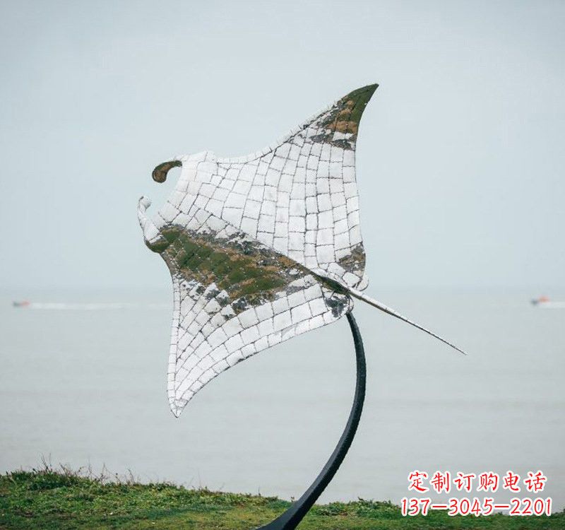 湖州不锈钢海洋动物蝠鲼雕塑艺术与环保的完美结合