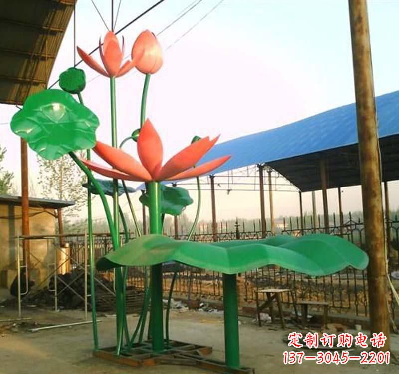 湖州不锈钢荷花雕塑汲取自然之美