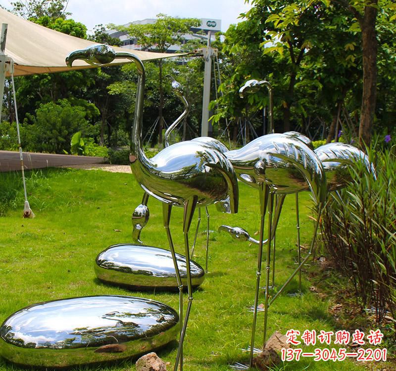 湖州不锈钢镜面火烈鸟雕塑精美外形、多彩光泽