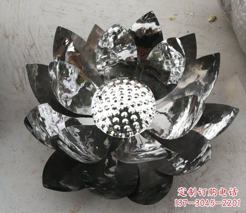 湖州不锈钢镜面的荷花雕塑——彰显美丽与恬静