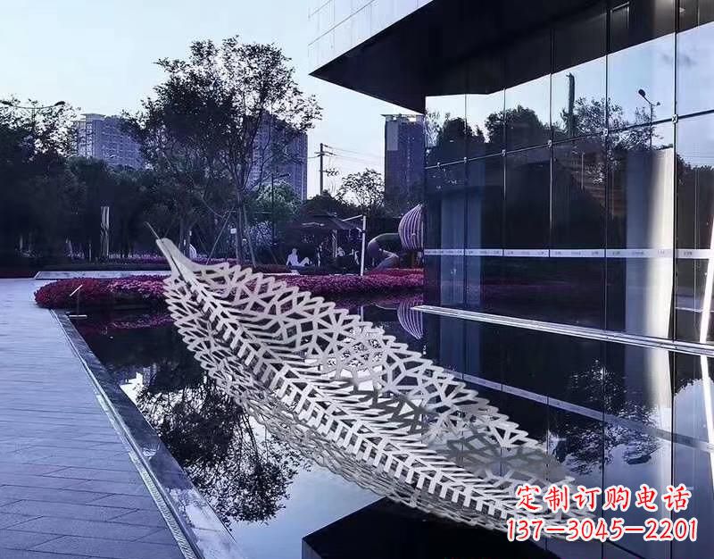 湖州不锈钢镂空树叶雕塑——精致美观的艺术精品