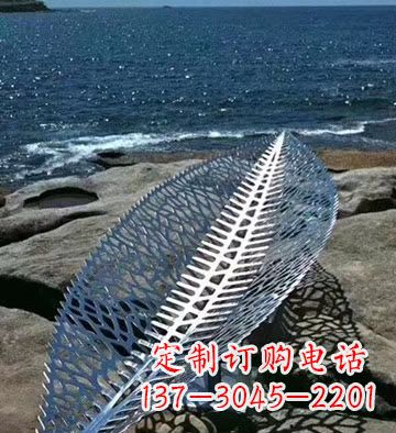 湖州不锈钢镂空树叶景观雕塑精致而又充满灵性