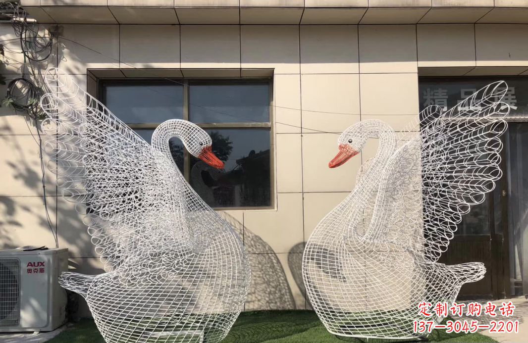 湖州不锈钢镂空天鹅雕塑象征着美丽的永恒