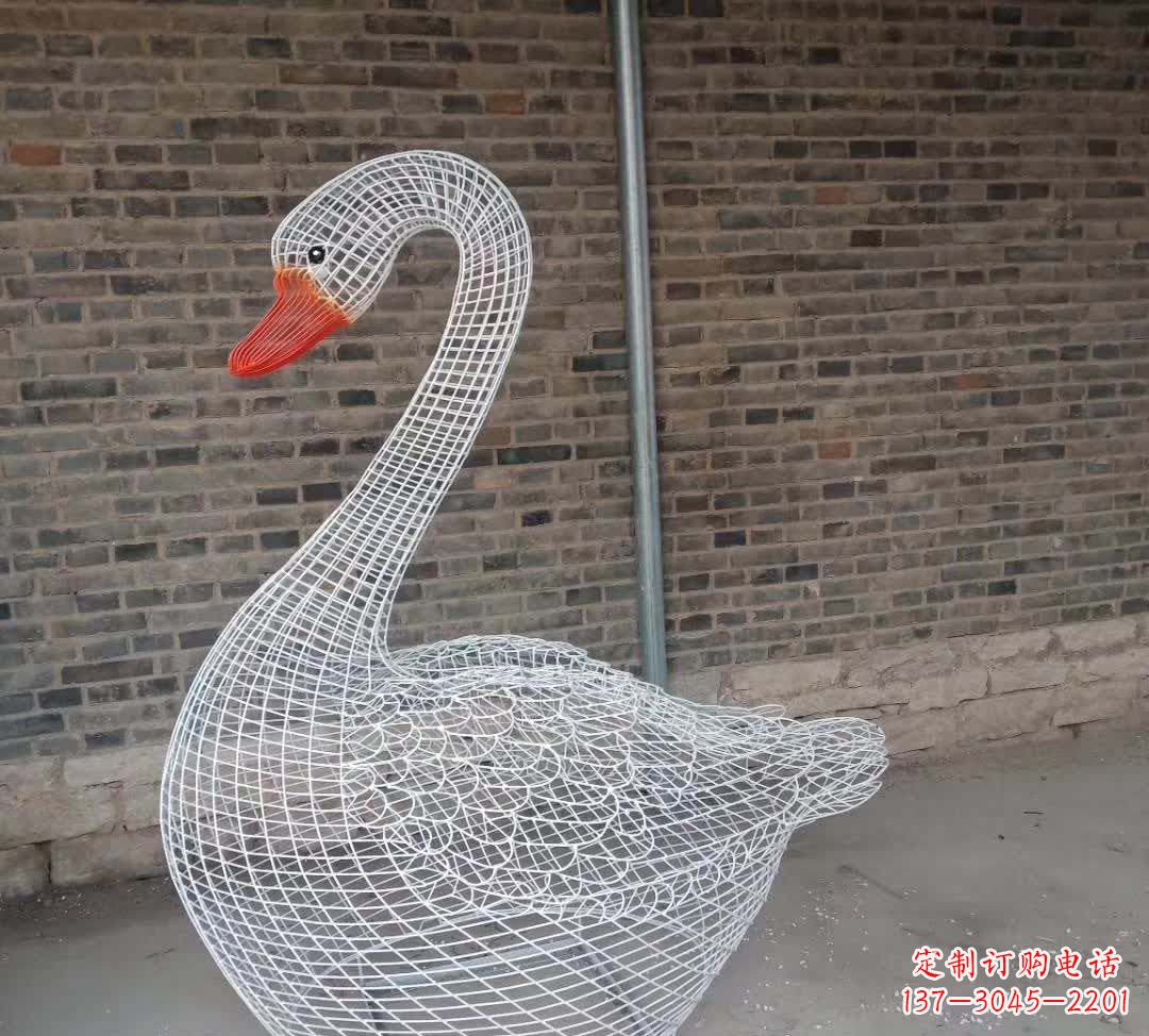 湖州不锈钢镂空天鹅雕塑精美而优雅