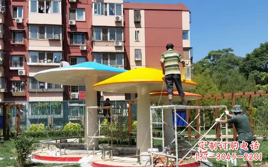 湖州不锈钢蘑菇凉亭——精美雕塑点缀绿意