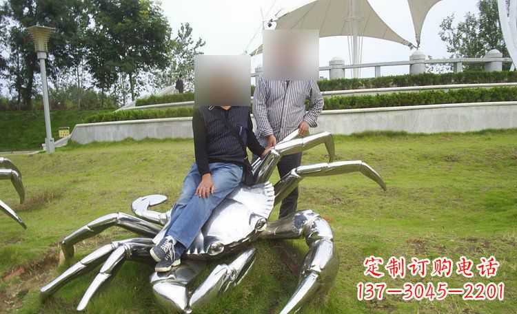 湖州不锈钢螃蟹雕塑艺术美化公园环境