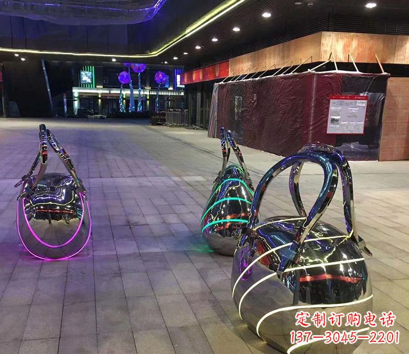 湖州不锈钢手提包雕塑精美艺术品