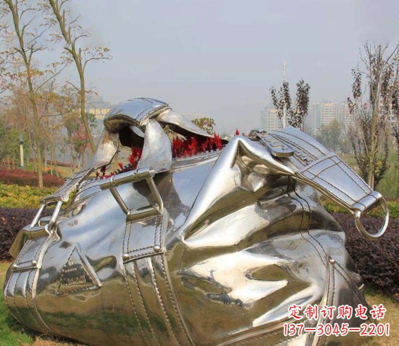 湖州精美不锈钢手提包雕塑