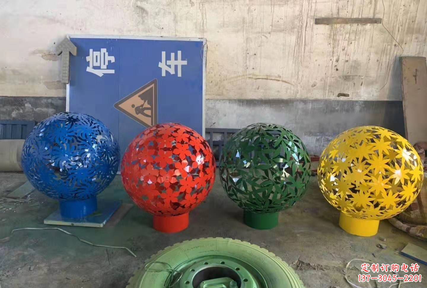 湖州灵动树叶镂空球雕塑景观