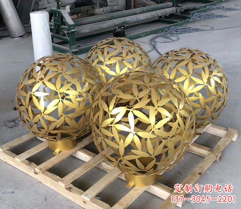 湖州不锈钢树叶镂空球的美妙景观