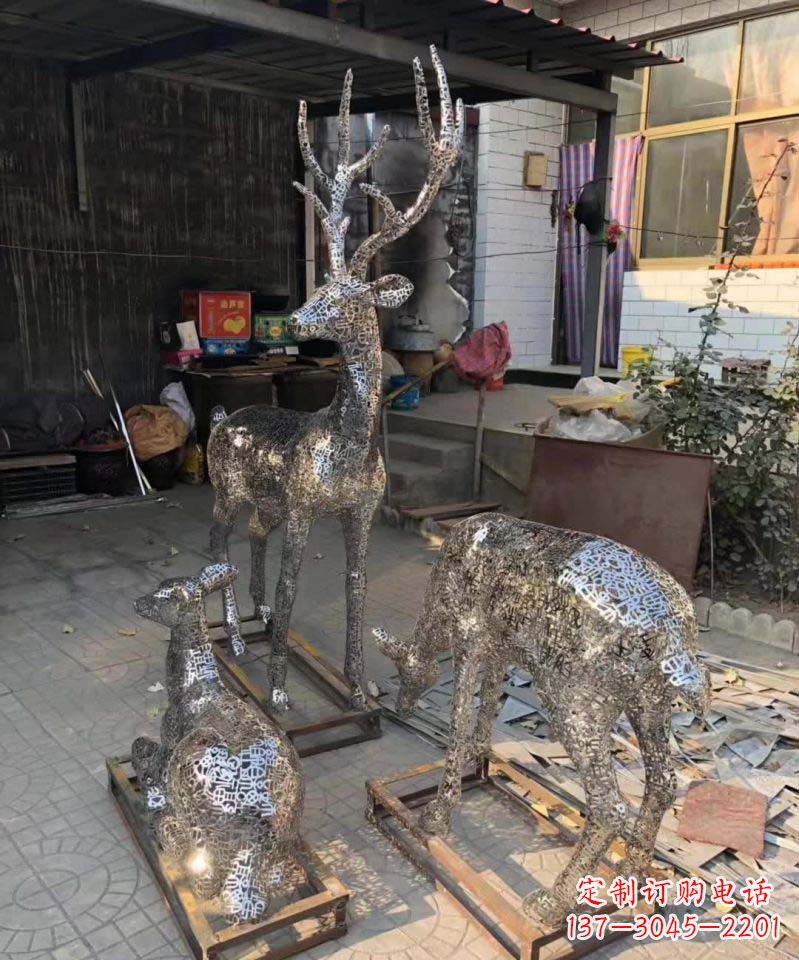 湖州不锈钢庭院里的梅花鹿雕塑