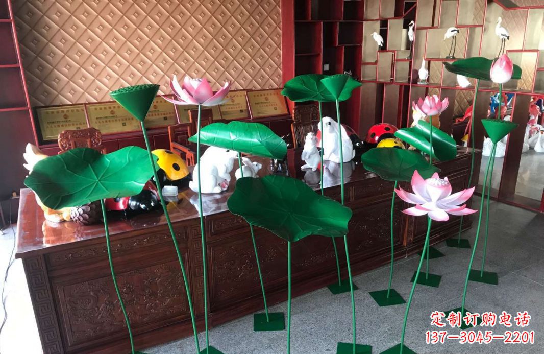 湖州精美不锈钢荷叶雕塑