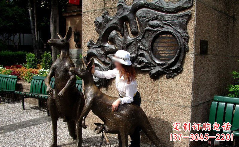 湖州袋鼠雕塑——装点步行街的美丽风景