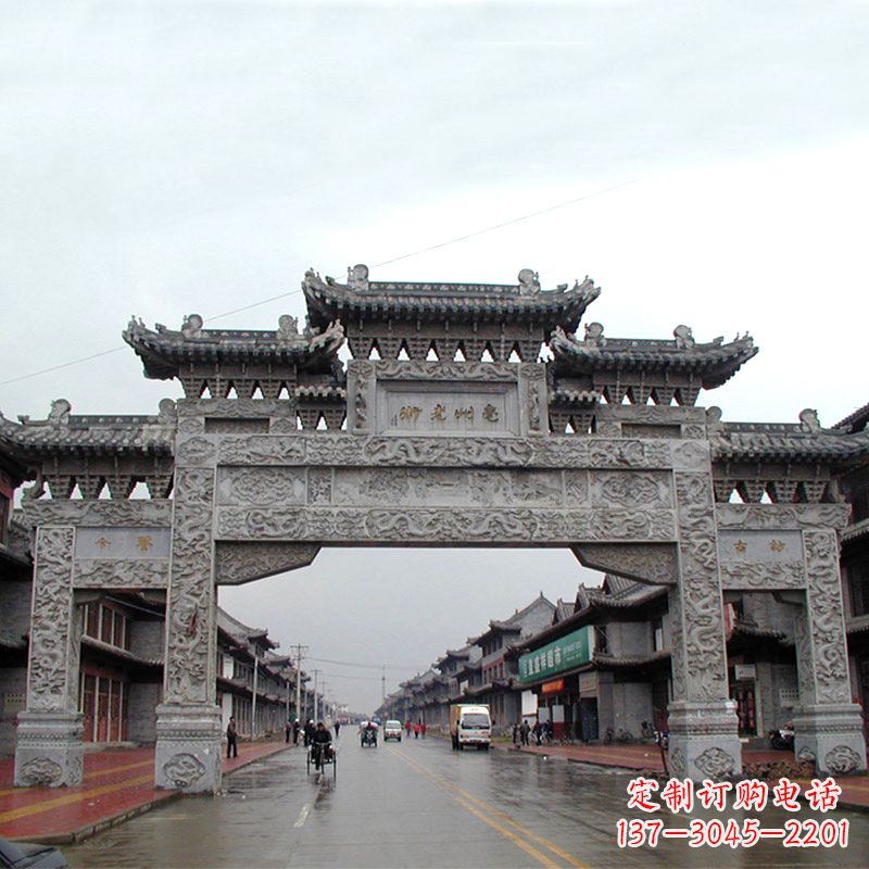 湖州城市街道上的历史风貌——仿古石牌楼