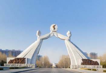 湖州城市街道的拱门雕塑——让城市更加精彩