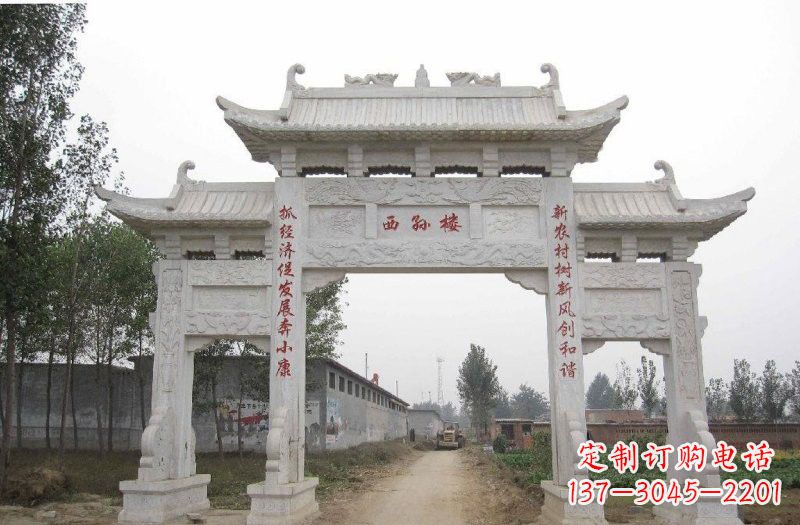 湖州村口三门牌坊石雕