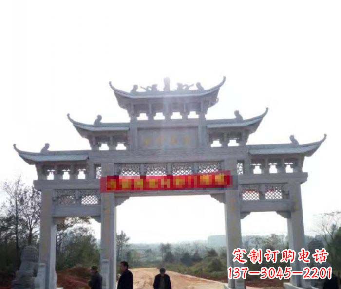 湖州三门石雕牌楼古老而精美的雕塑