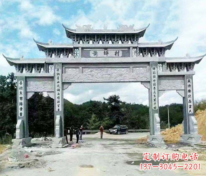 湖州村庄三门石牌坊石雕的内容。