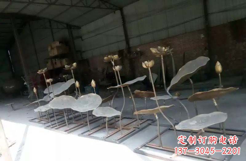 湖州精美锻铜荷花荷叶雕塑