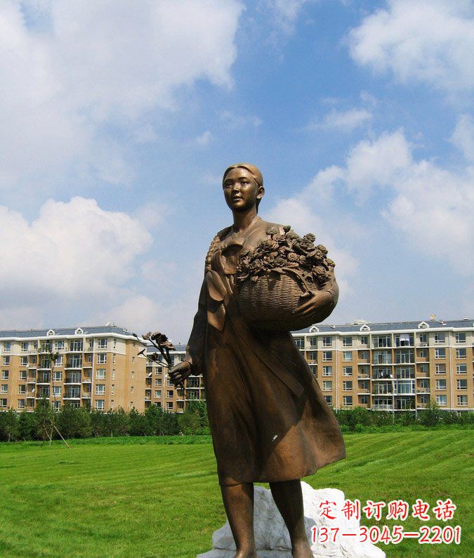 湖州传统精美少数民族雕塑——抱花篮的少数民族女孩