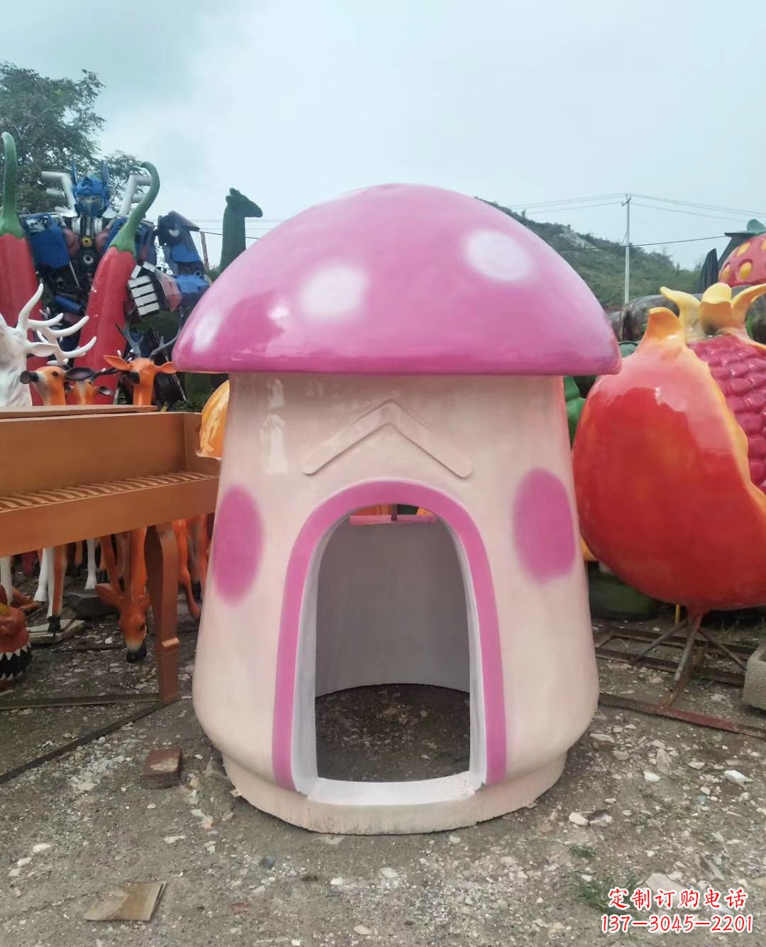 湖州精致彩绘蘑菇屋雕塑