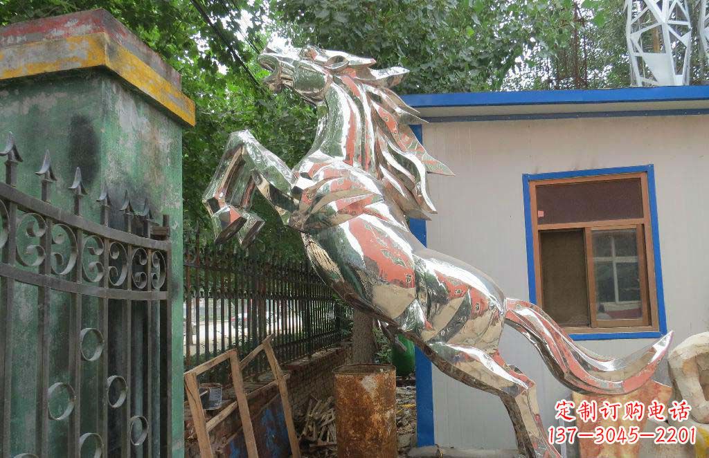 湖州优雅凌厉的不锈钢奔跑马雕塑