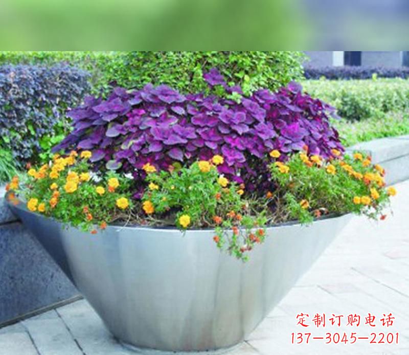 湖州中领雕塑精致无比的花盆雕塑