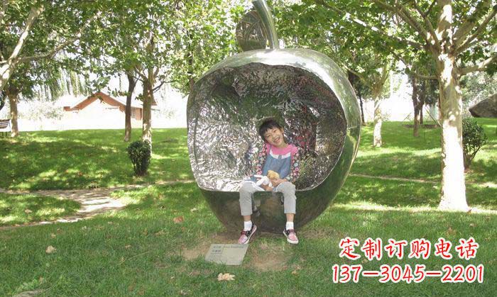 湖州精致雕刻不锈钢苹果座椅雕塑