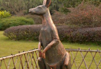湖州精致雕刻的袋鼠动物雕塑