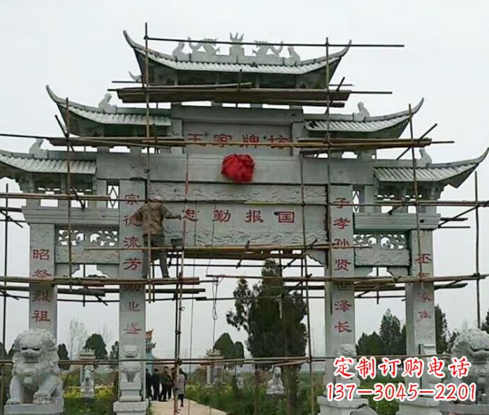 湖州传承古艺三门牌坊石雕