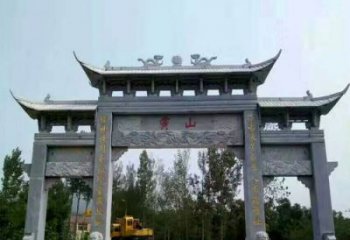湖州景区三门石雕牌楼，是一种典型的古典建筑风…