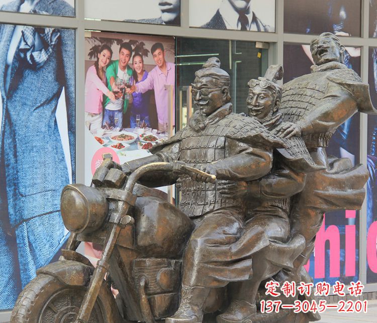 湖州铜雕步行街骑摩托人物雕塑