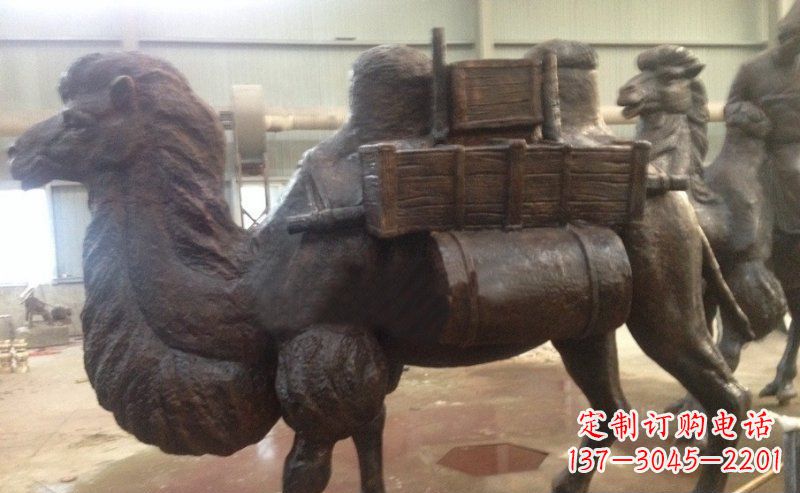 湖州驮着东西的骆驼公园动物铜雕