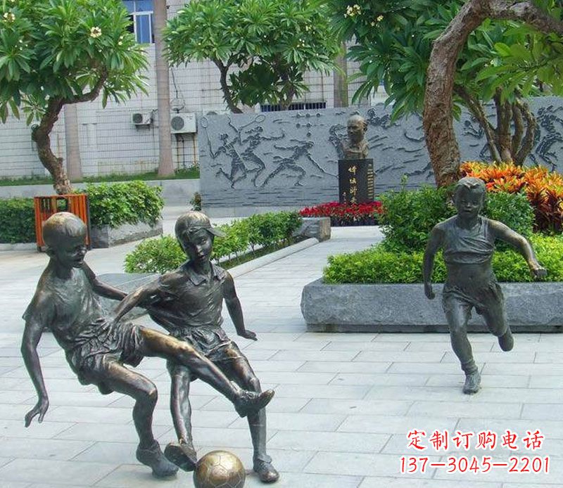 湖州小孩踢足球公园景观铜雕