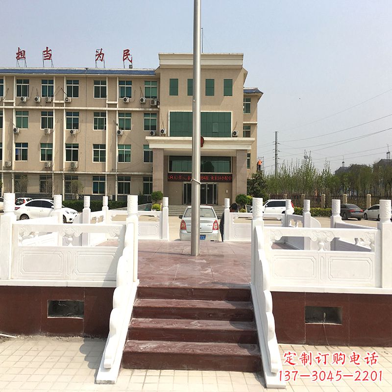 湖州学校广场石雕升旗台